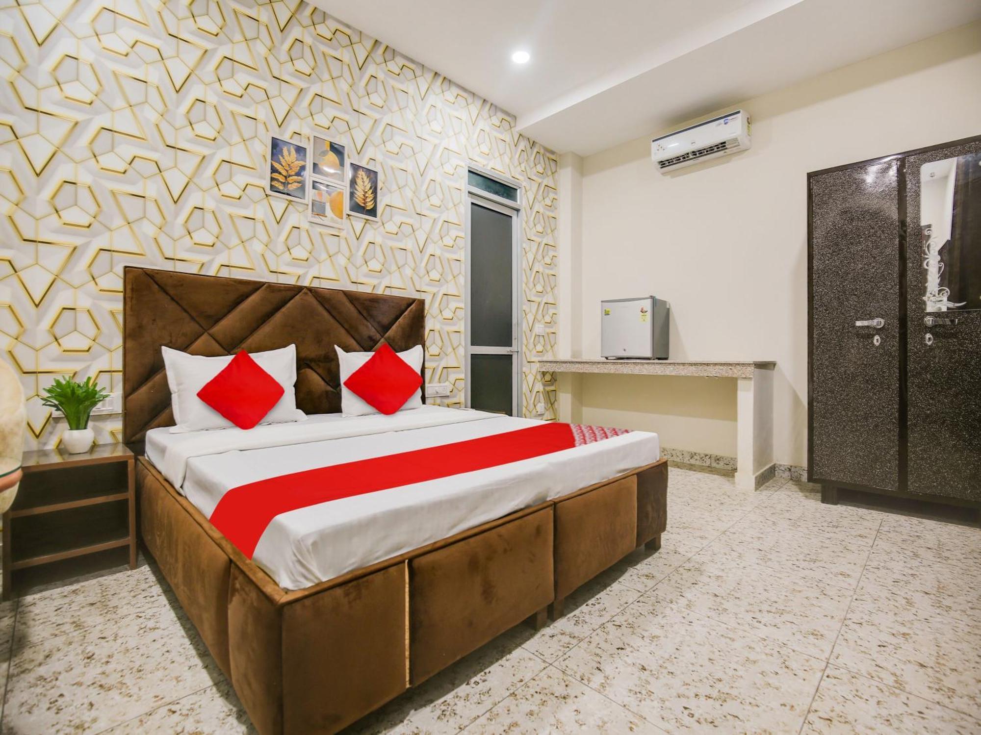 Hotel O Silver Sky Ludhijána Kültér fotó