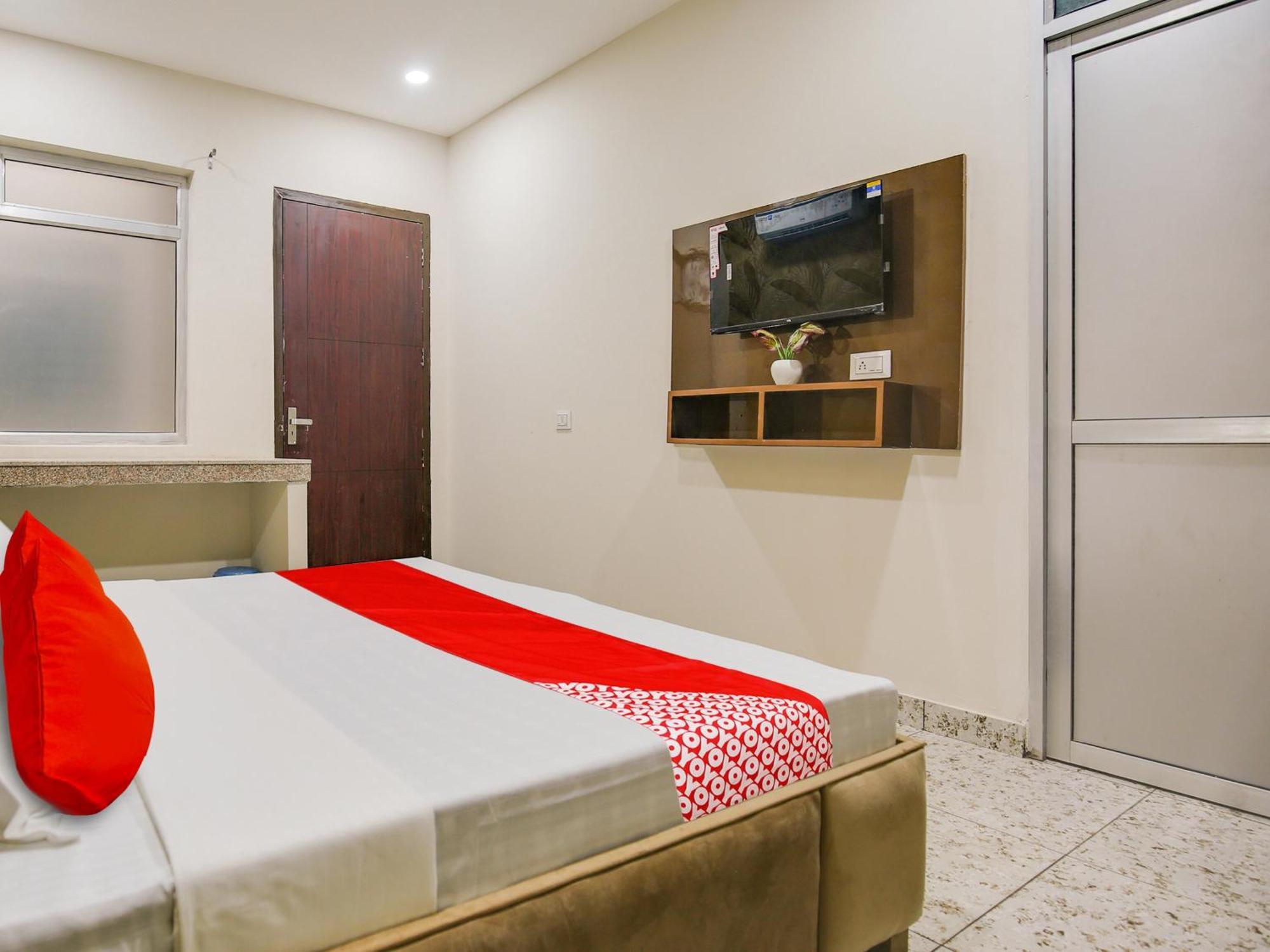 Hotel O Silver Sky Ludhijána Kültér fotó